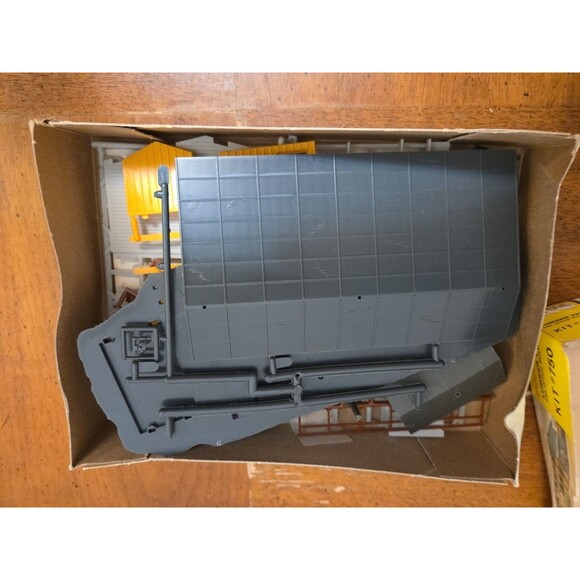 Atlas Lumber Yard And Office Building Kit #750-249 HO Scale - Picture 3 of 4